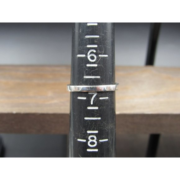 Size 6.75 Sterling Silver Single Cubic Zirconia Flower Band Ring - Picture 4 of 6